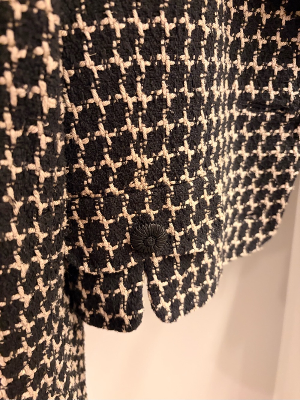 Women's Black & Cream Tweed Cropped Blazer - Classic Tailored Style - Picture 7 of 12